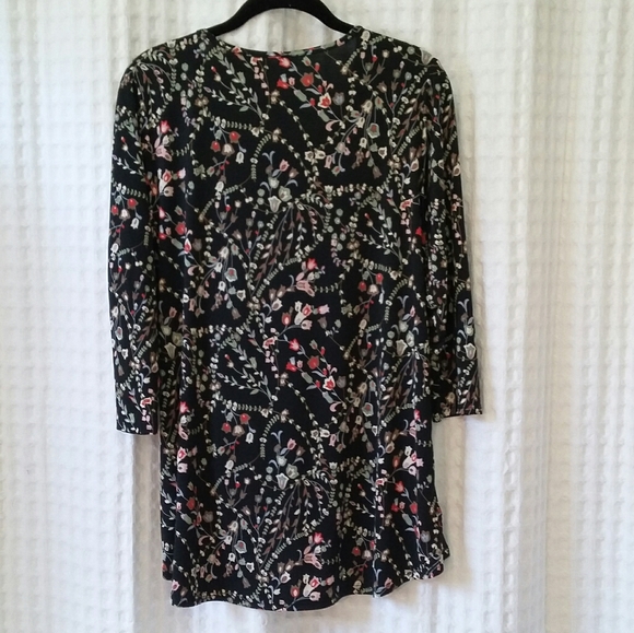 ⭐️ 5 for $25 ⭐️ The Gaudy Boutique Hi-lo Floral Print Blouse sz Medium - Picture 2 of 4